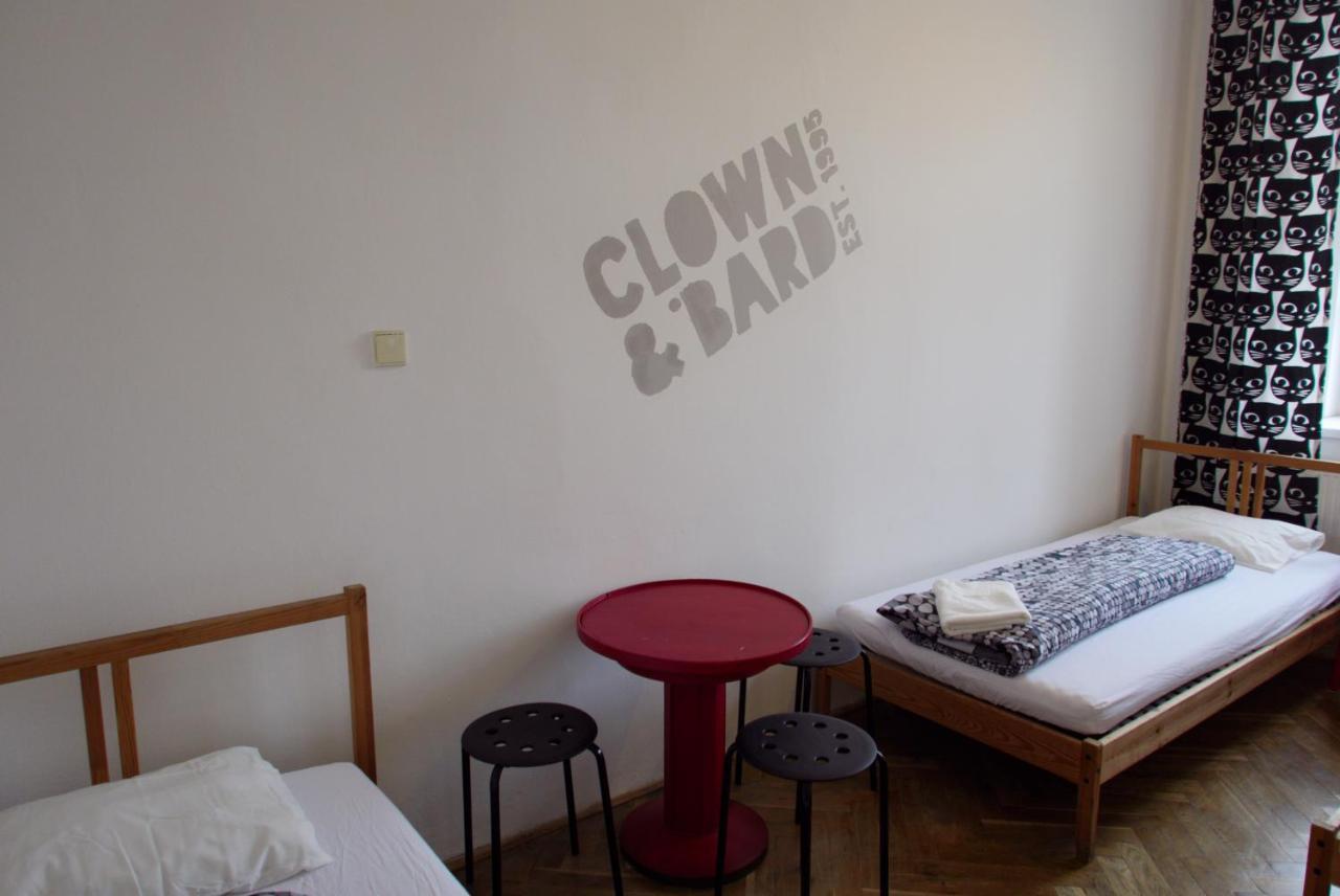 Clown And Bard Hostel Prag Exteriör bild