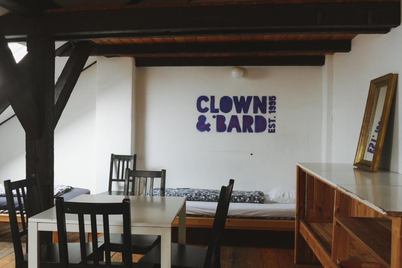 Clown And Bard Hostel Prag Exteriör bild