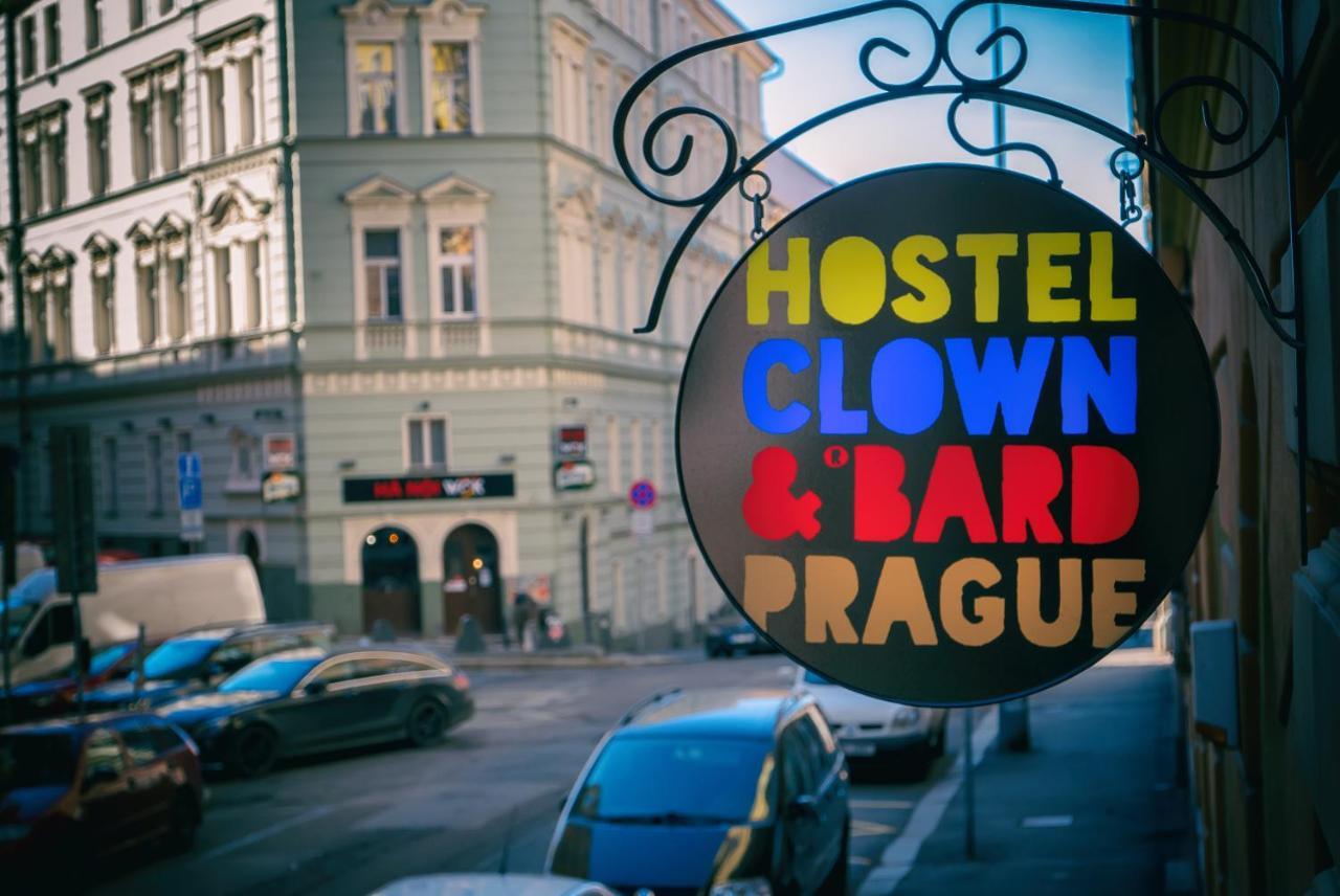 Clown And Bard Hostel Prag Exteriör bild